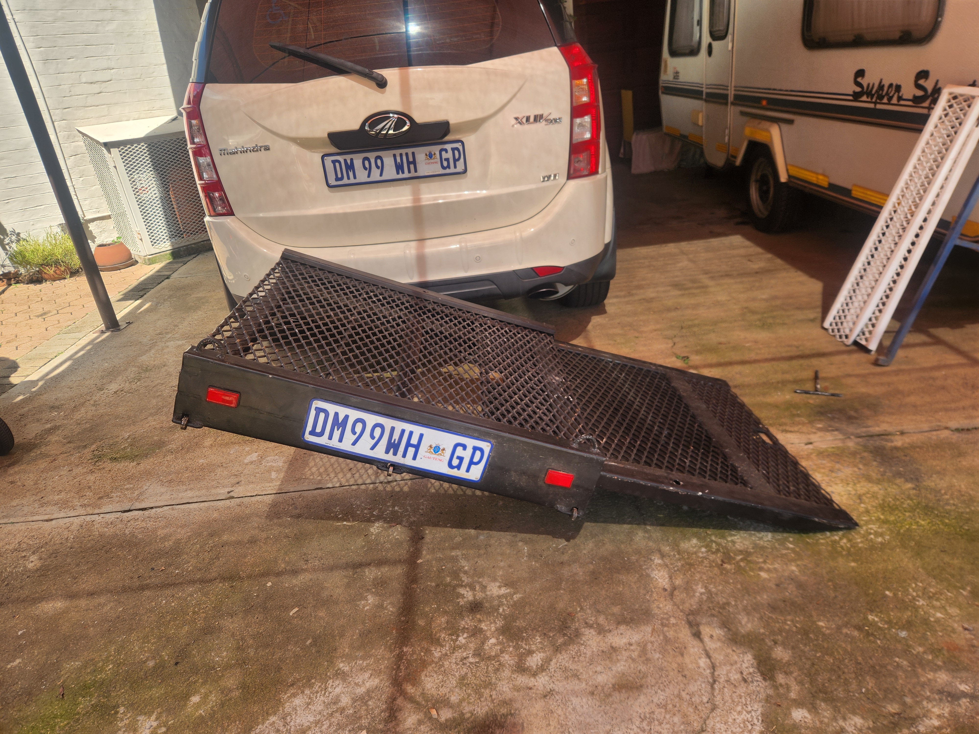 Vehicle access ramp