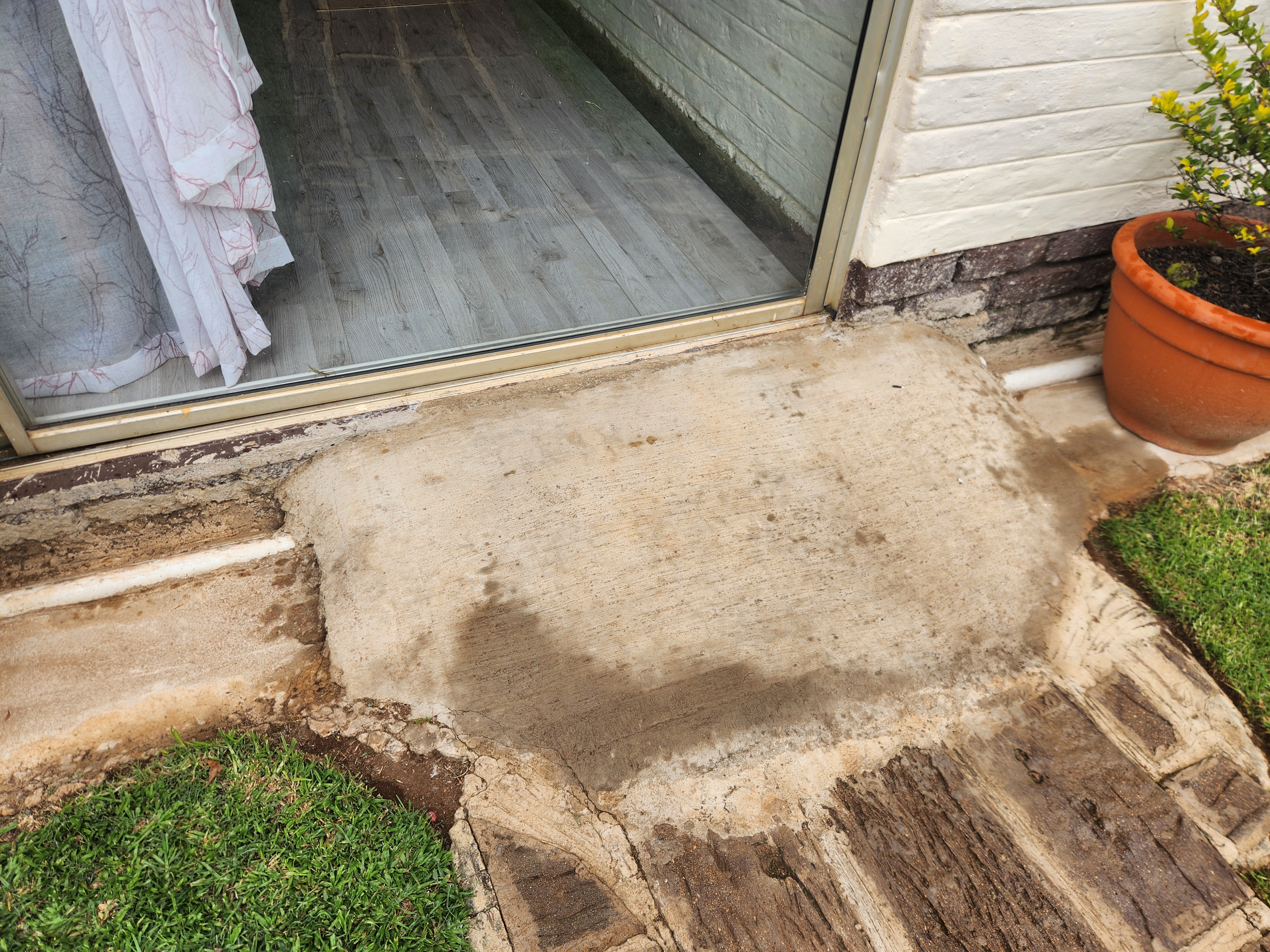 Concrete access ramp